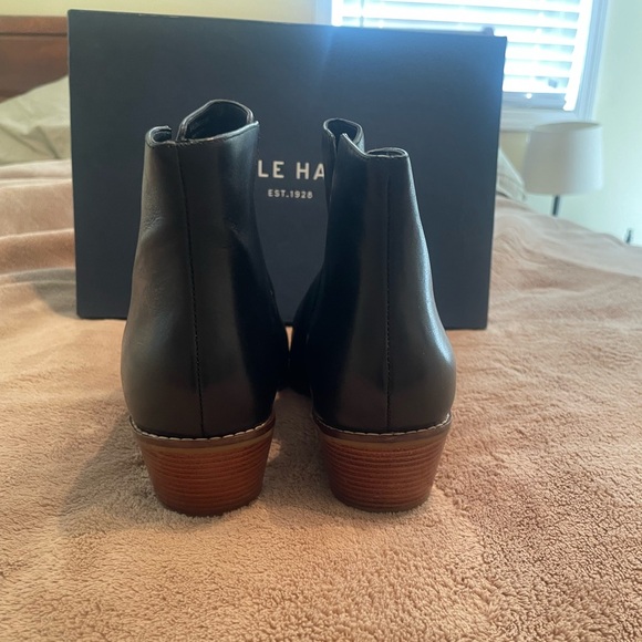 New Ladies Cole Haan 8.5 C (Wide) Abbot bootie - Picture 5 of 10